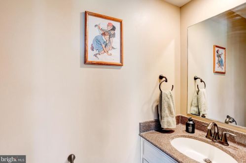 75 Maple Ave, Bareville PA  17540-9602 exterior