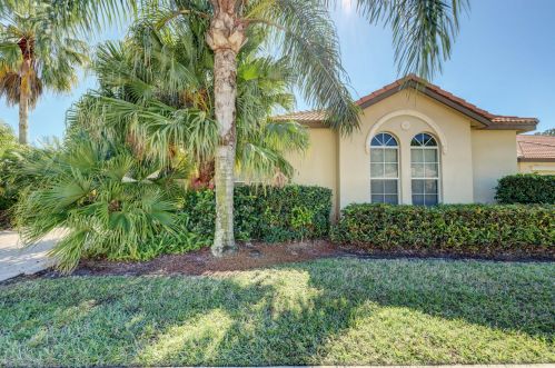 831 Vineland Ct, Fort Pierce, FL 34986-2335