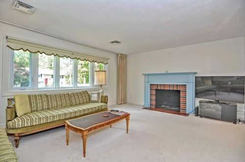 18 Emerson Rd, Medfield, MA 02052-1810