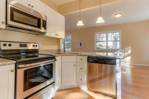 51 Warner St, Groton CT  06340-5028 exterior