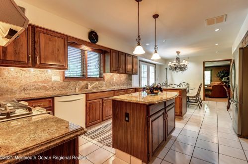 86 Green Meadow Blvd, Middletown NJ  07748-3148 exterior