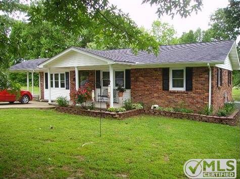 2020 Green St, Westmoreland, TN 37186-2312