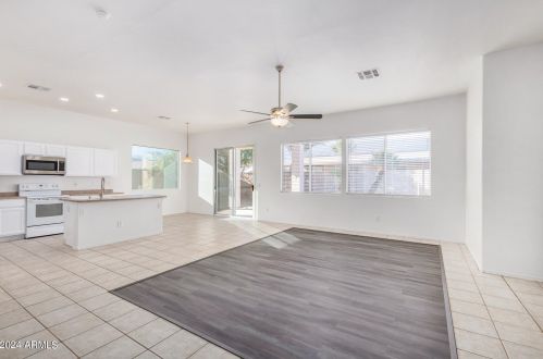 13610 Tara Ln, Sun City, AZ 85374-5321