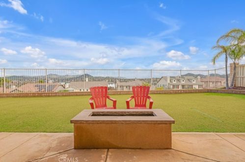 13 Via Niccolo Ct, Lake Elsinore CA  92532-0147 exterior