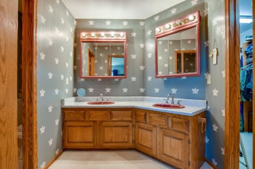 1432 Country Club Ln, Watertown WI  53098-4345 exterior