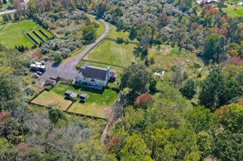 54 Morris Ave, Fredon NJ  07860-4900 exterior