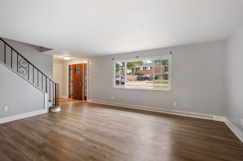1134 Portsmouth Dr, Mckeesport, PA 15133-3796