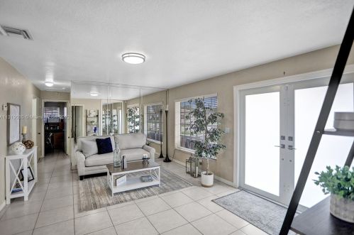 7215 15th Ave, Hialeah FL  33014-3805 exterior