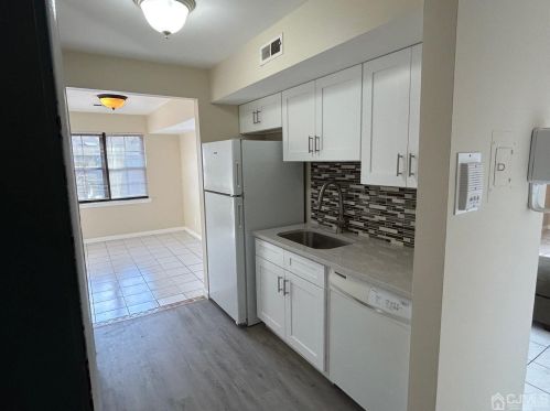 275 Alpine Way, Woodbridge, NJ 07095-1482