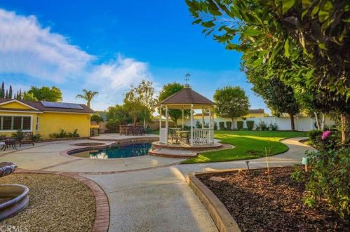 3367 Weatherford Ct, Simi Valley CA  93063-1328 exterior