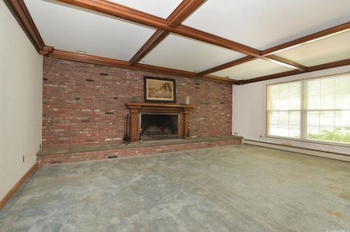 40 Lewis Ct, Huntington Station, NY 11746-1113