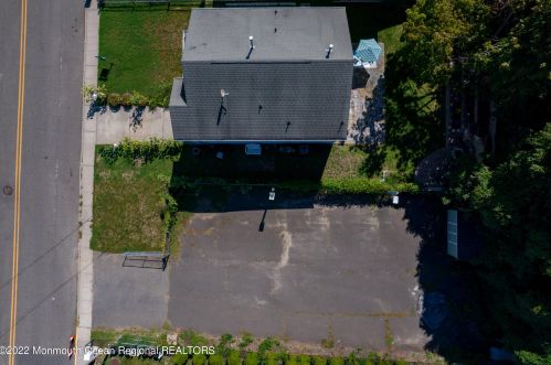 39 Shore Dr, Monmouth Hills NJ  07732-1027 exterior