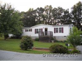 145 Largo Ln, Hendersonville, NC 28792-9819