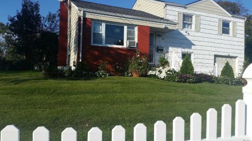 391 Washington Ave, Roosevelt, NY 11575-1843