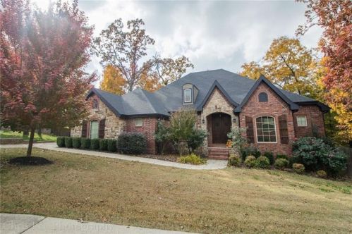 2712 Mockernut Xing, Fayetteville, AR 72703-4938