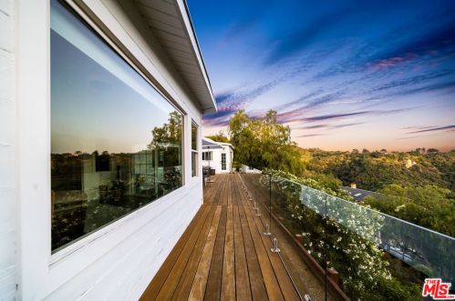 2016 Mount Prospect Dr, Topanga, CA 90290-4019
