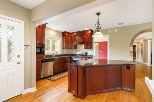 817 Rosewood Dr, Covington KY 41017-1385 exterior