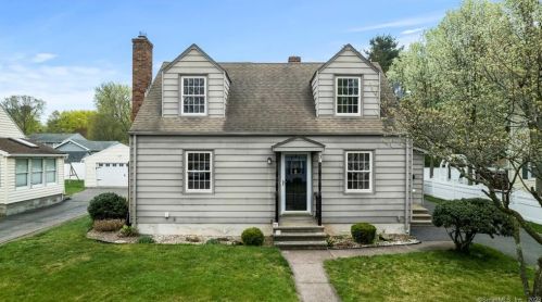 131 Shawmut Ave, North Haven, CT 06473-2627
