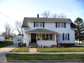 307 Center St, Monona, IA 52159-8274