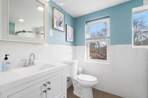 836 Point Judith Rd, South Kingstown RI  02882-5174 exterior
