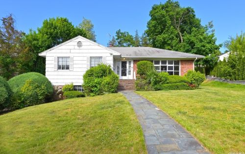 99 Briarfield Dr, Great Neck, NY 11020-1409