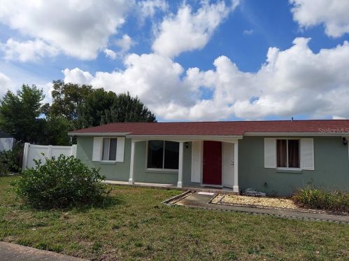 2038 Keyes Ln, Deltona, FL 32738-3426