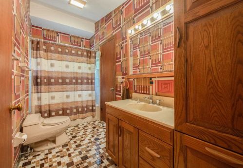 40 Tree Top Ln, Poughkeepsie NY  12603-4820 exterior