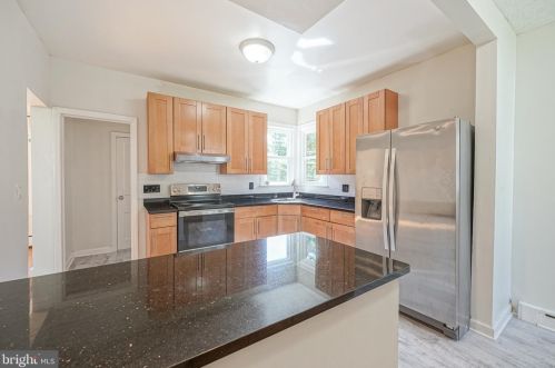 404 Maple Ave, Camden NJ  08109-2021 exterior