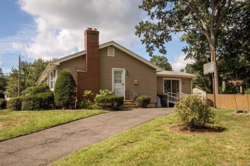 6 Caroline Dr, Milford, CT 06461-2720