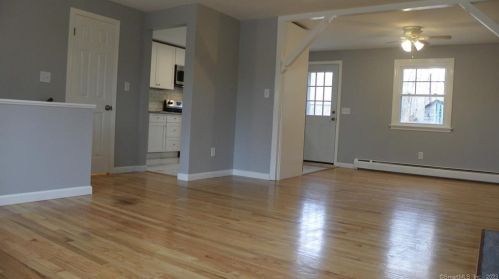 8 Oak Dr, East Hampton CT  06447-1133 exterior