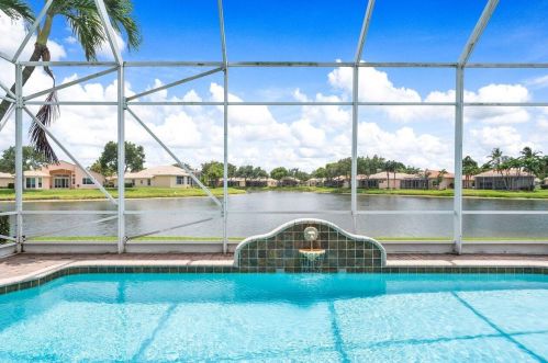 7810 Rinehart Dr, Boynton Beach, FL 33437-6363