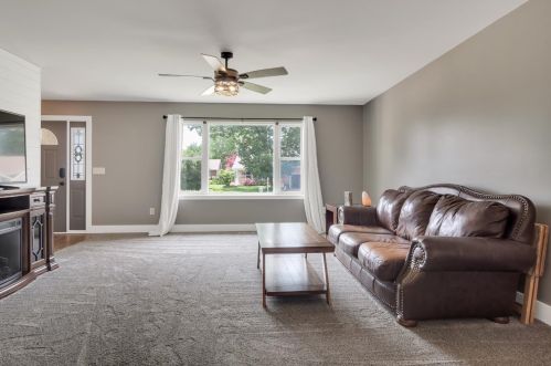 221 Laurel Ct, Hobart, IN 46342-7510