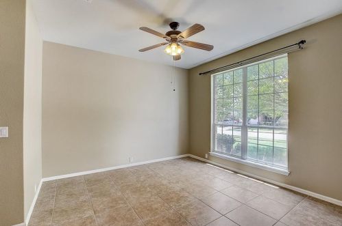 125 Sweet Gum, Uhland TX  78640-5961 exterior