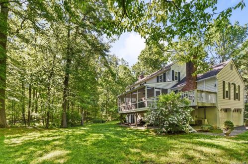 121 Brook Farm Rd, Scotts Corners, NY 10576-1403