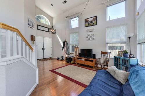 8229 Oakbriar Cir, Elk Grove CA  95758-7900 exterior