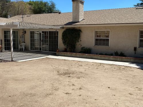 24421 Shadeland Dr, Santa Clarita CA  91321-3616 exterior