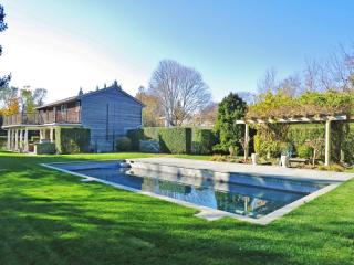 31 Gingerbread Ln, East Hampton, NY 11937-2459
