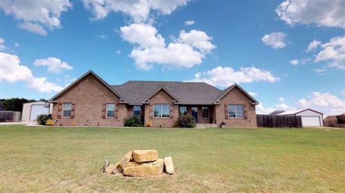 154 Fairview Ln, Ardmore, OK 73401-6460