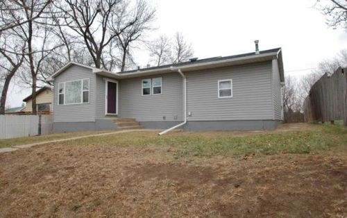805 3 St, Minot ND  58701-4706 exterior