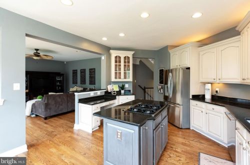 19277 Crk Fld Cir, Leesburg VA  20176-1621 exterior