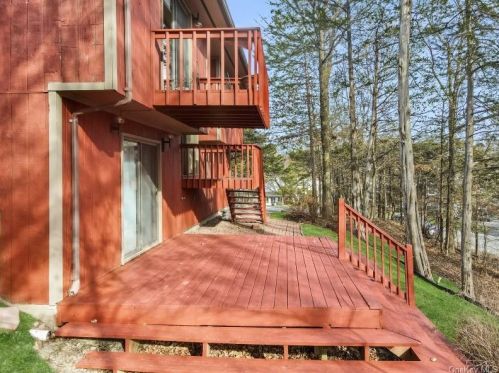 16 James St, Washingtonville NY  10992-1406 exterior