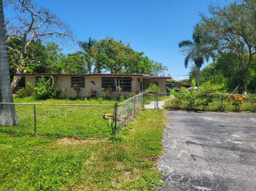 3417 Guilford Rd, Naples, FL 34112-6234