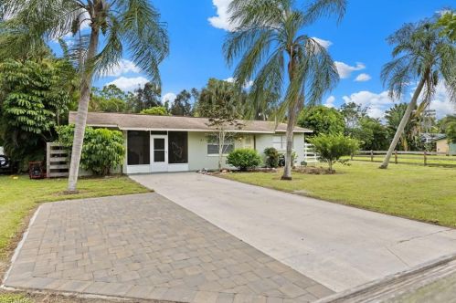 10325 Tarrah Ln, Bonita Springs, FL 34135-6628