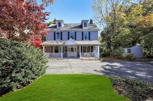 72 Baldwin Ave, Matinecock, NY 11560-1921