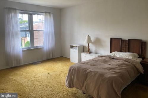 2037 Harbour Dr, Palmyra NJ  08065-1117 exterior