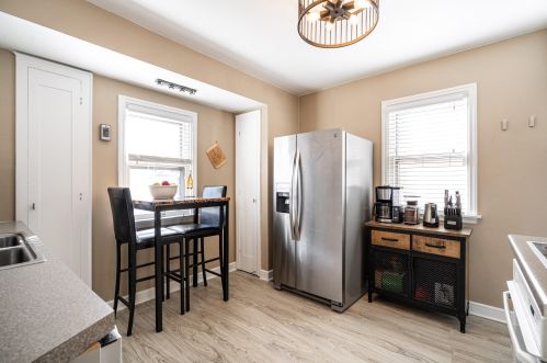 200 79, Milwaukee WI 53219-1707 exterior