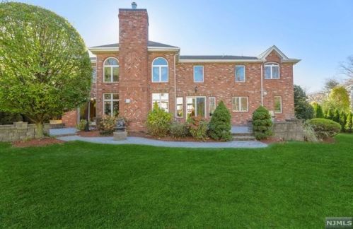 17 Karens Ln, Englewood, NJ 07632-1905
