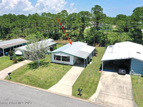 1373 Barefoot Cir, Sebastian, FL 32976-7084