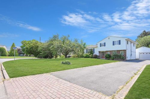772 Pat Dr, West Islip NY  11795-3537 exterior