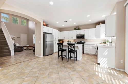 27560 Nellie Ct, Temecula CA  92591-2846 exterior